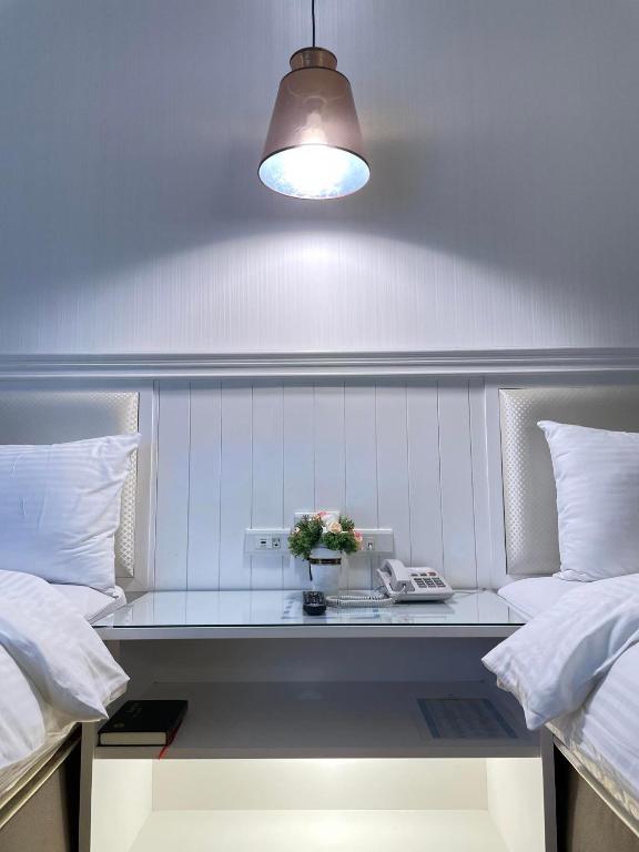 Postel nebo postele na pokoji v ubytování Joy Hotel