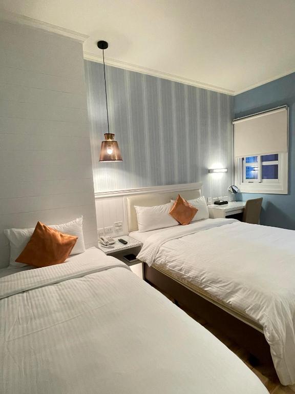 Postel nebo postele na pokoji v ubytování Joy Hotel