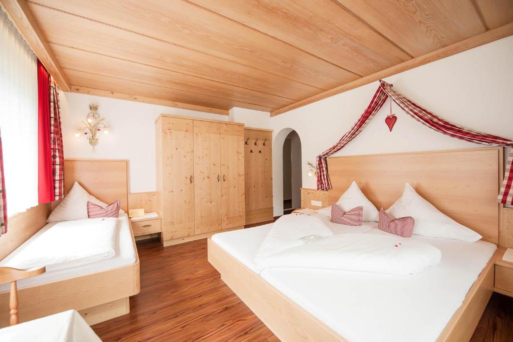 Postel nebo postele na pokoji v ubytování Hotel Angelika
