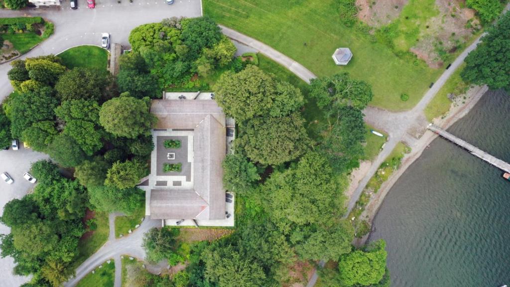 Storrs Hall Hotel on the shore of Lake Windermere - Resim 26