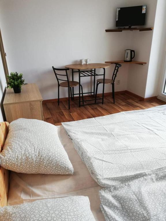 Postel nebo postele na pokoji v ubytování ALMI - penzion - pizzerie