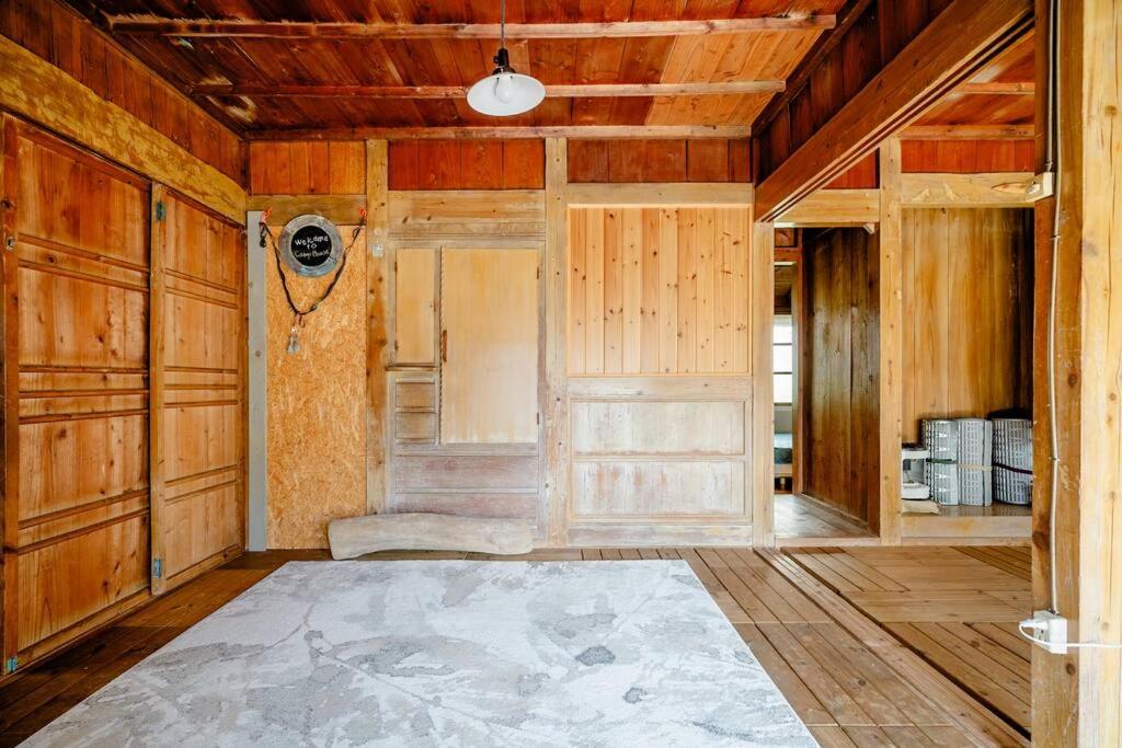 Postel nebo postele na pokoji v ubytování 【Camp House by port Side】 貸切1組の古民家/離島、美ら海への拠点