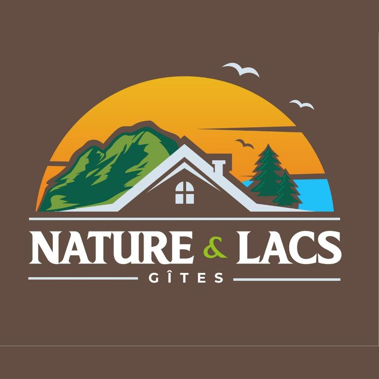 un logo pour une maison et des cadeaux blanchis dans l'établissement Gîtes NATURE & LACS, à Étival