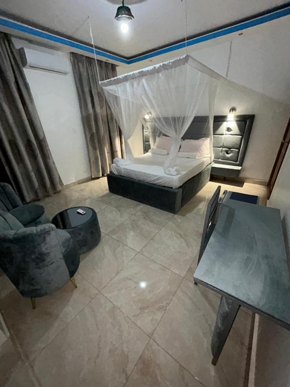 an aerial view of a bedroom with a bed at Zarafah in Poponguine