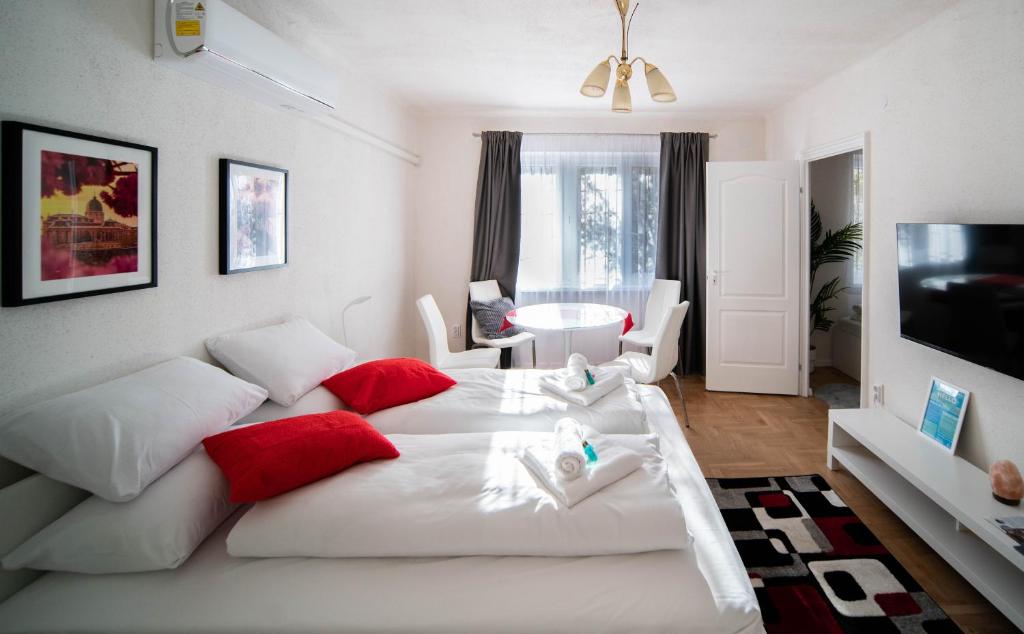 Free Parking Riverwalk Home - 4 ppl,Wi-Fi,AC, TV 1133 Budapest, 91 Visegrádi utca Ground floor, door number: 2. kép - 1