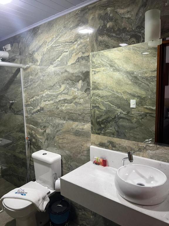 Pousada Vila Velha - Dreifacher Raum