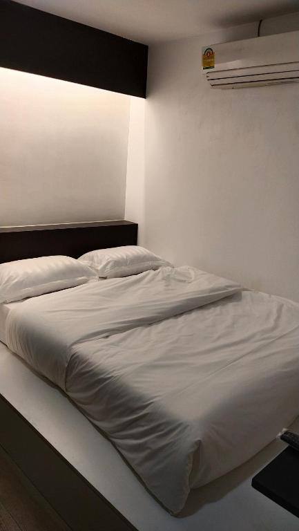Postel nebo postele na pokoji v ubytování Room@Nimman