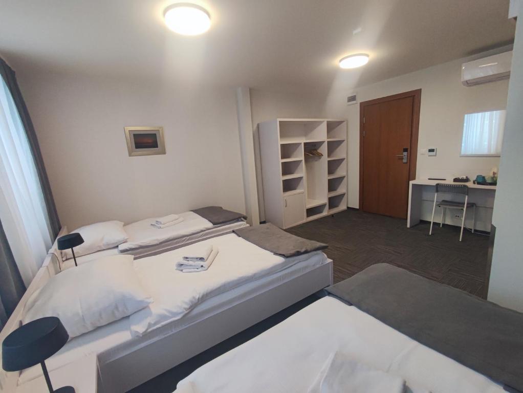 Postel nebo postele na pokoji v ubytování Jantar Economy
