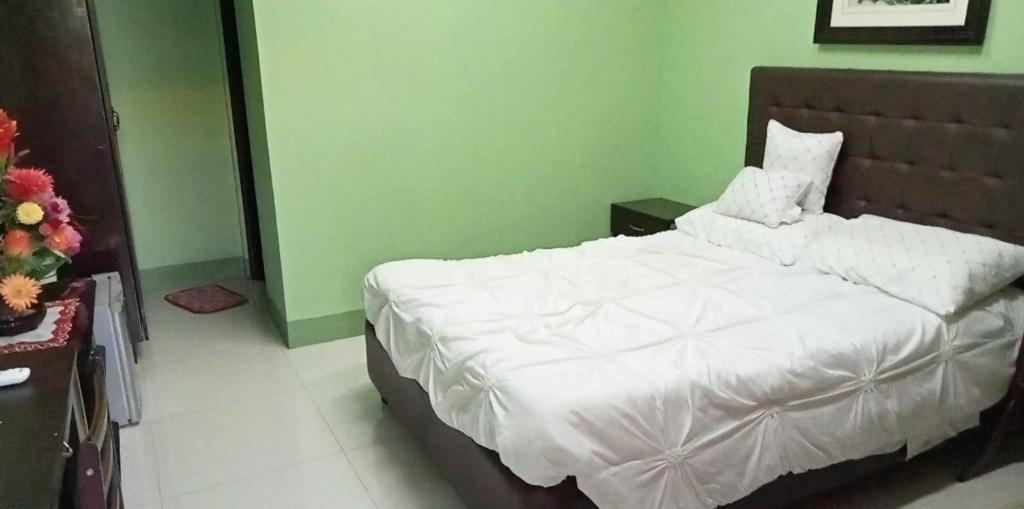 Tempat tidur dalam kamar di LSPU Hostel