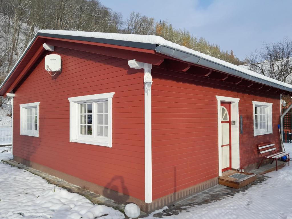 Ferienhaus am Wald ziemā