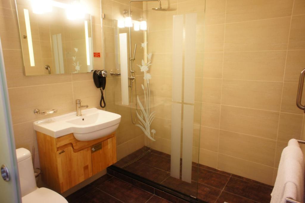 Koupelna v ubytování Central Hotel