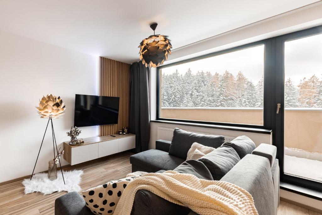 TV a/nebo společenská místnost v ubytování Horem Dolem Apartmán