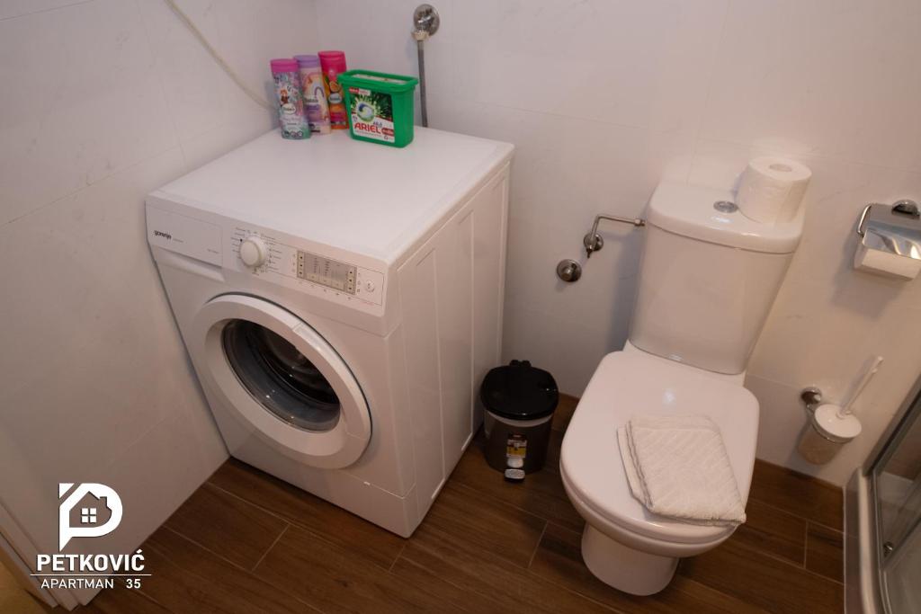 Koupelna v ubytování Petković apartmani 34