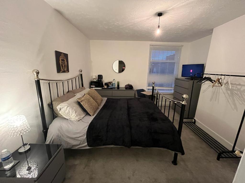 A seating area at King Size Bed in a Double Bedroom