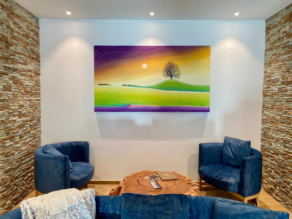 Posezení v ubytování Boutique hôtel Corbetta - SPA 60m2 - La montagne à 5 minutes de l'autoroute A12 aux Paccots sur Montreux - NOUVEAU Loft familial - Profitez du Lac Léman et des montagnes en même temps