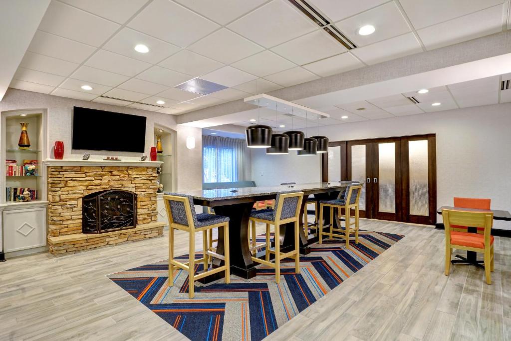 Kuchyň nebo kuchyňský kout v ubytování Hampton Inn Cortland
