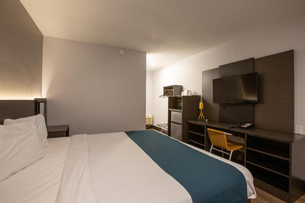 Postel nebo postele na pokoji v ubytování Motel 6 Williams AZ Downtown Grand Canyon