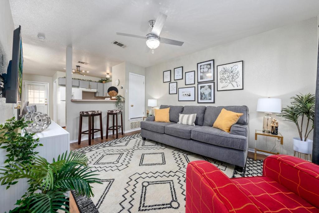 a living room with a couch and a kitchen at Home Away From Home with King Bed, WiFi and Lots of Amenities in Killeen