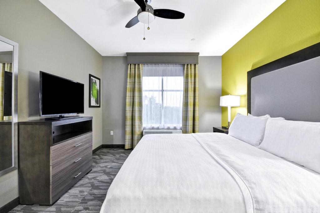 Postel nebo postele na pokoji v ubytování Homewood Suites by Hilton Tyler