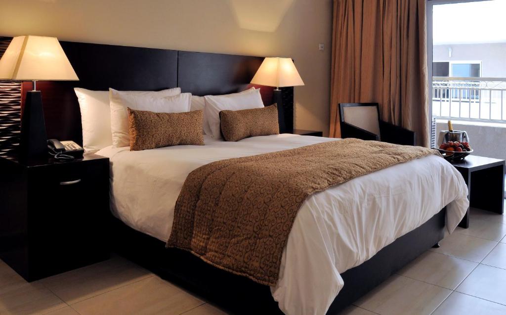 Llit o llits en una habitació de Hotel Royal Kinshasa