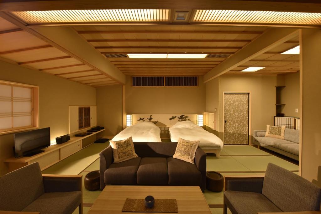 Una cama o camas en una habitación de Gora Kadan