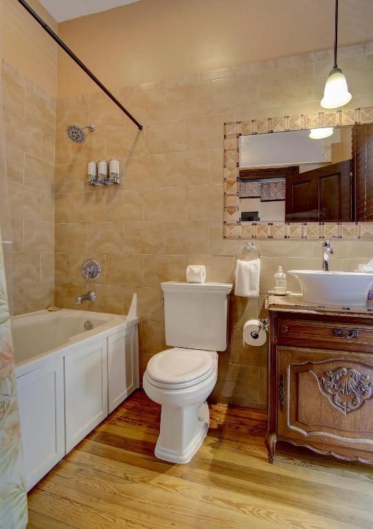 Azalea Inn and Villas - Sala Queen - Forsyth Place