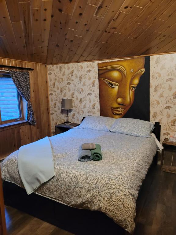 Postel nebo postele na pokoji v ubytování Chalet "Ici et maintenant, sur le lac"