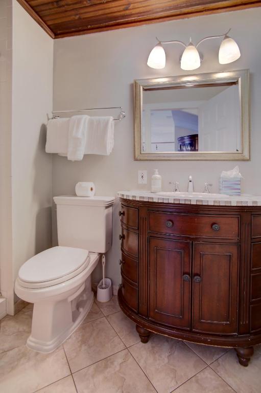 Azalea Inn and Villas photo
