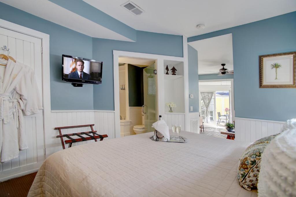 Azalea Inn and Villas photo