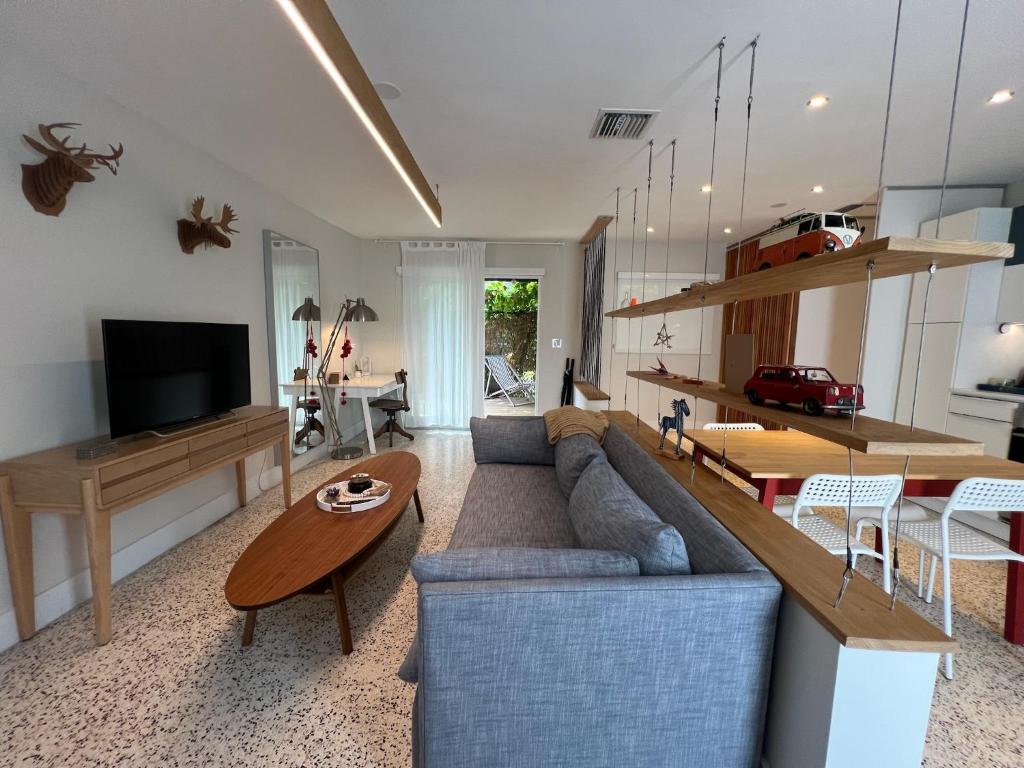 Hotel Cozy house close Brickell, a living room with a couch and a table at Cozy house close Brickell in Miami