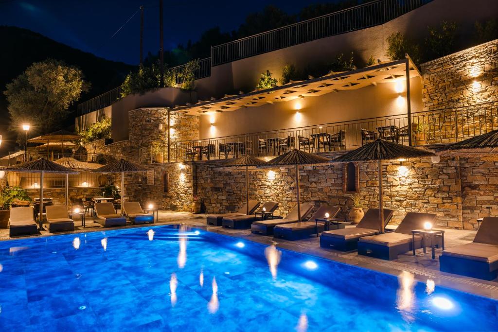 Bazén v ubytování Paramithenio Village Beach Resort & Spa nebo v jeho okolí
