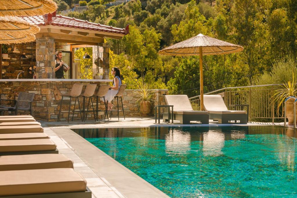 Bazén v ubytování Paramithenio Village Beach Resort & Spa nebo v jeho okolí