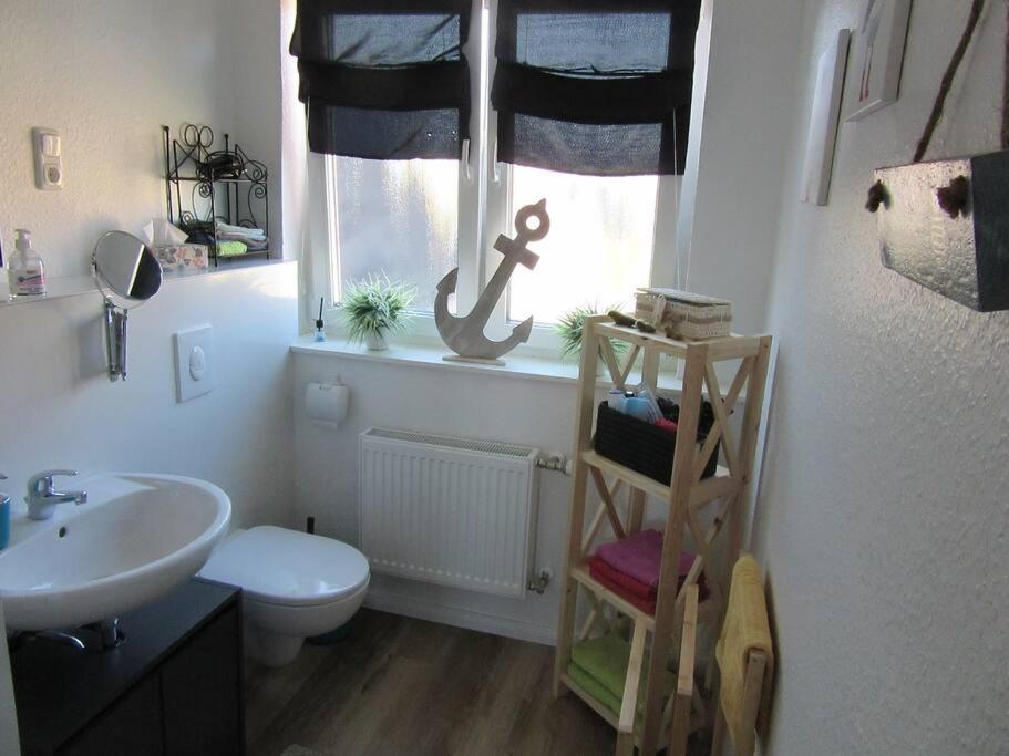 Koupelna v ubytování Komplett ausgestattetes Apartment , Ebbe und Flut