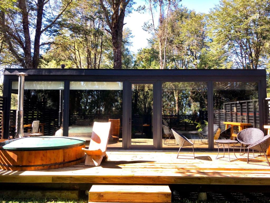 Siseõu või muu väliala majutusasutuses Calma Cabins
