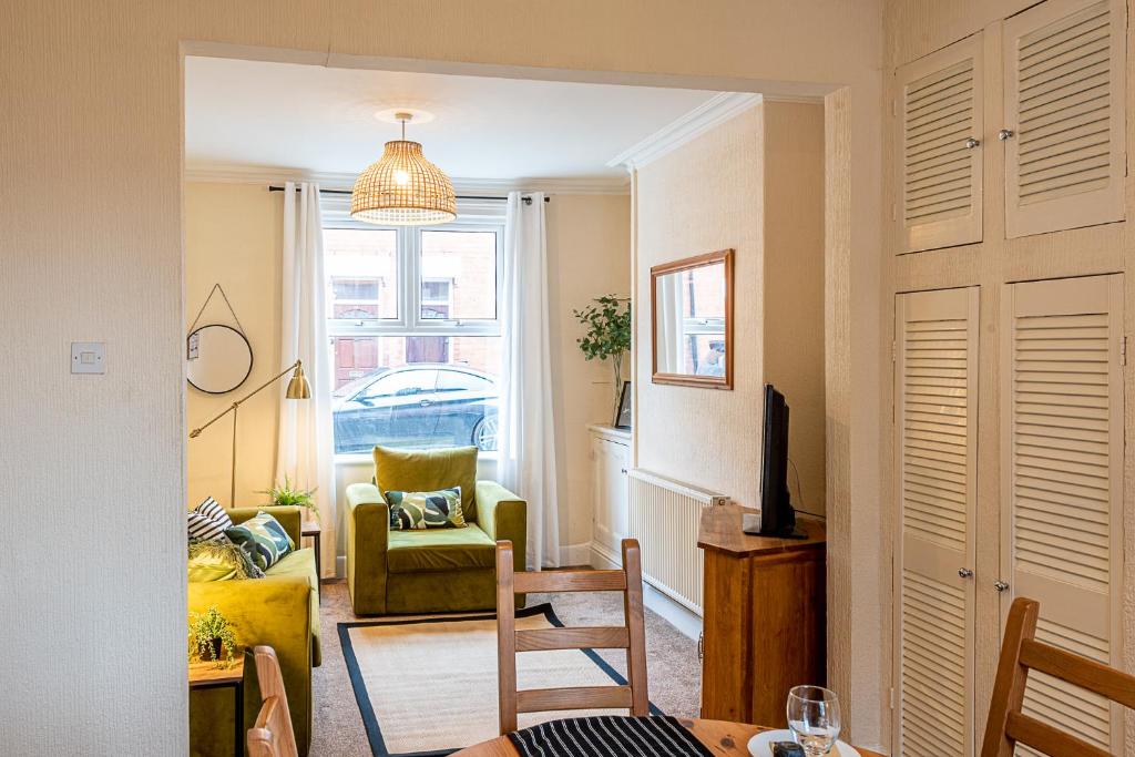 Posezení v ubytování 2 bed, up to 6 guests near Chester City Centre