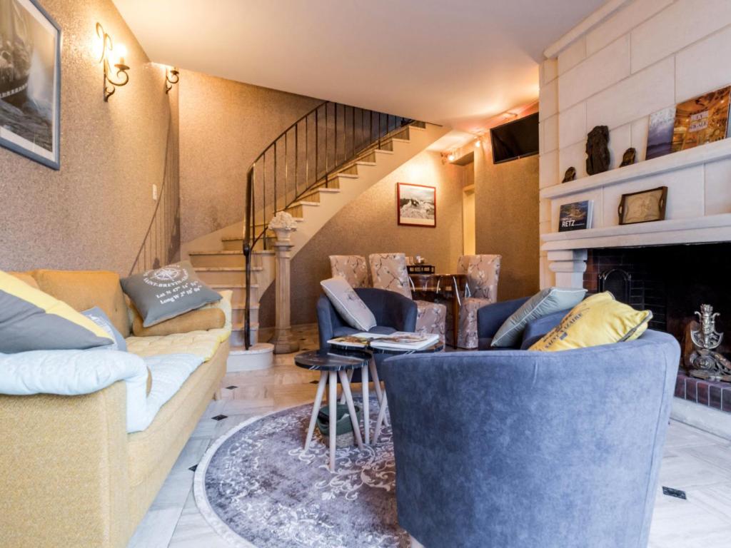 Photo de la galerie de l'établissement Charmant gîte au centre de Saint-Père-en-Retz, proche plages, standing château, 3 chambres, terrasse solarium - FR-1-306-1261, à Saint-Père-en-Retz