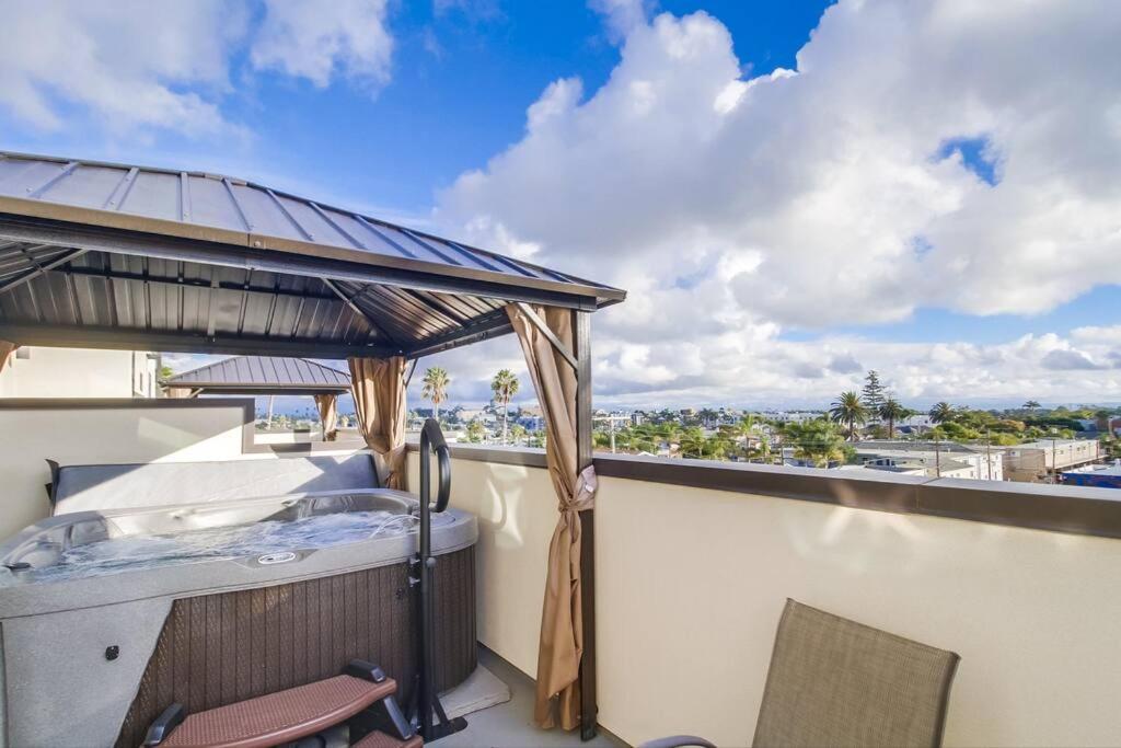 a balcony with a hot tub and a canopy at Park Blvd Paradise 302 ADA compliant with a Spa in San Diego