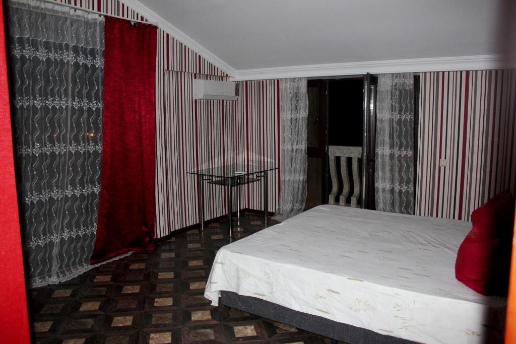 Postel nebo postele na pokoji v ubytování Sunrise Hotel