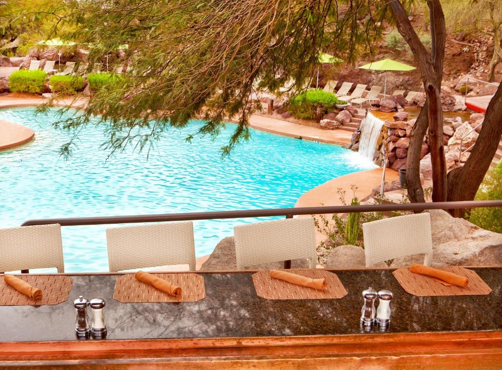 Bazén v ubytování Phoenix Marriott Resort Tempe at The Buttes nebo v jeho okolí