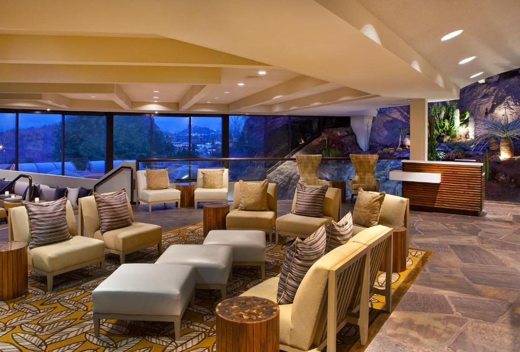 Posezení v ubytování Phoenix Marriott Resort Tempe at The Buttes