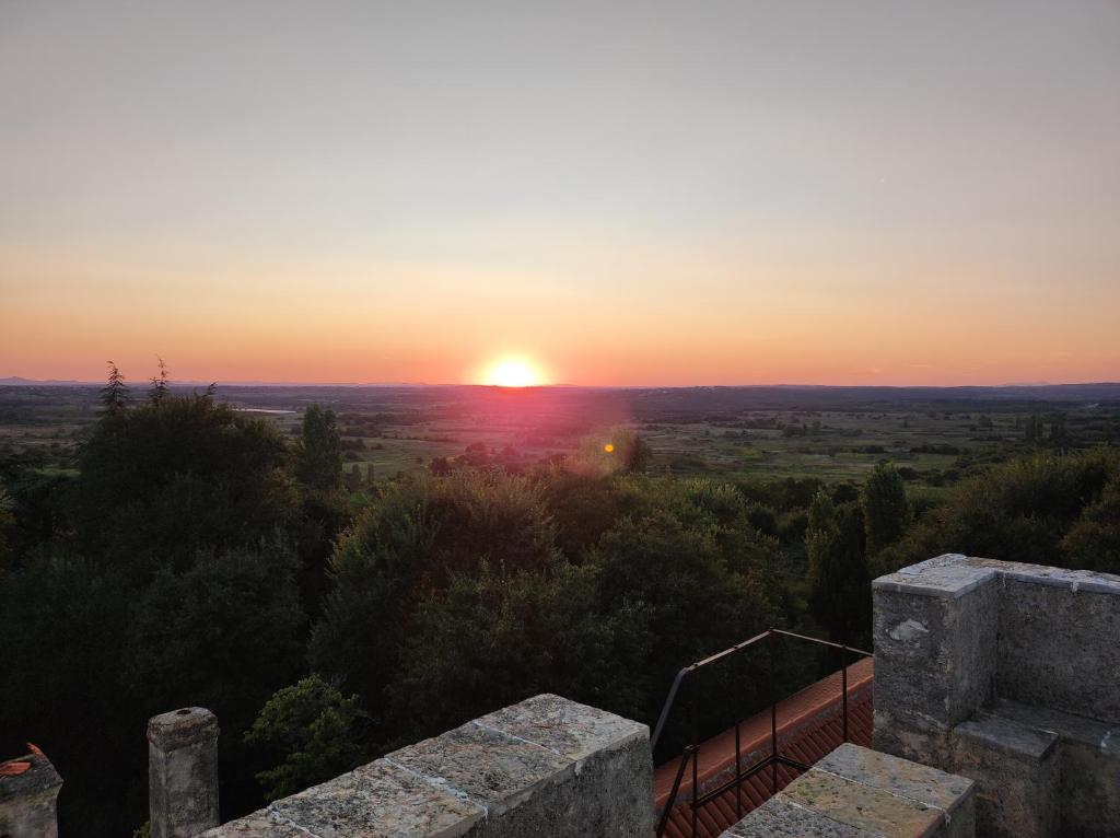 Pohľad na východ alebo západ slnka z apartmánu alebo blízkeho okolia