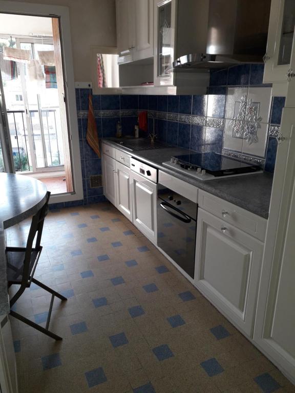 A cozinha ou cozinha compacta de Chambre B2 dans un appartement en colocation