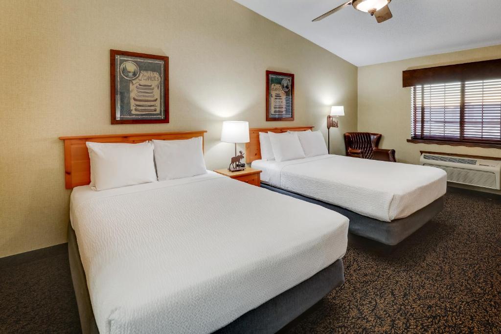 Postel nebo postele na pokoji v ubytování Stoney Creek Hotel Moline