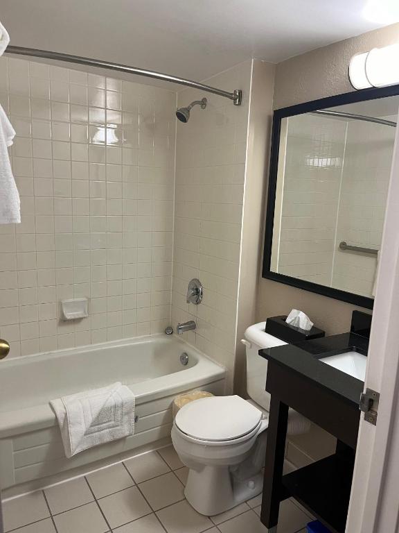 Travelodge by Wyndham Ottawa East - Resim 42