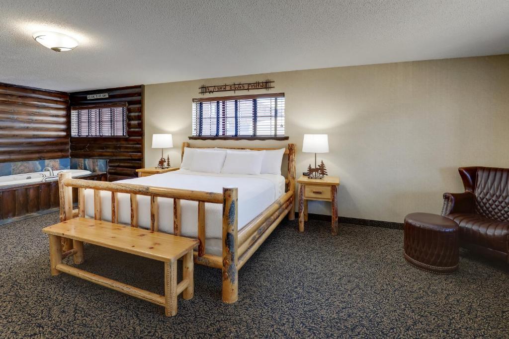 Postel nebo postele na pokoji v ubytování Stoney Creek Hotel Moline