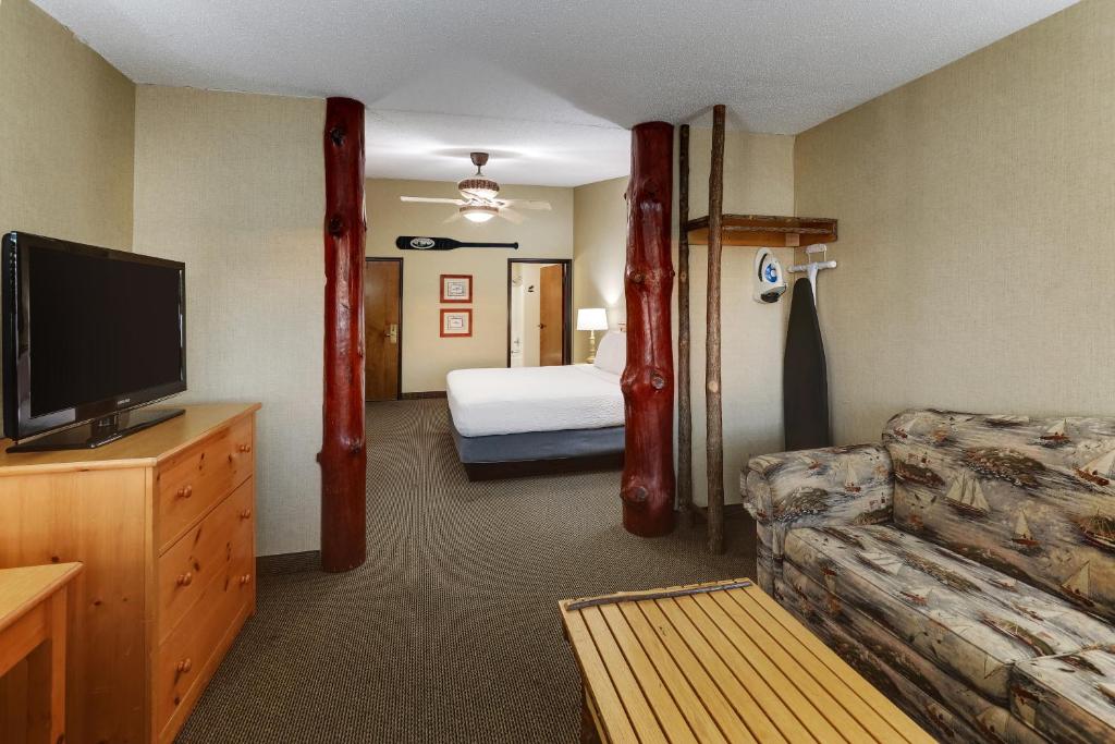 Postel nebo postele na pokoji v ubytování Stoney Creek Hotel Moline