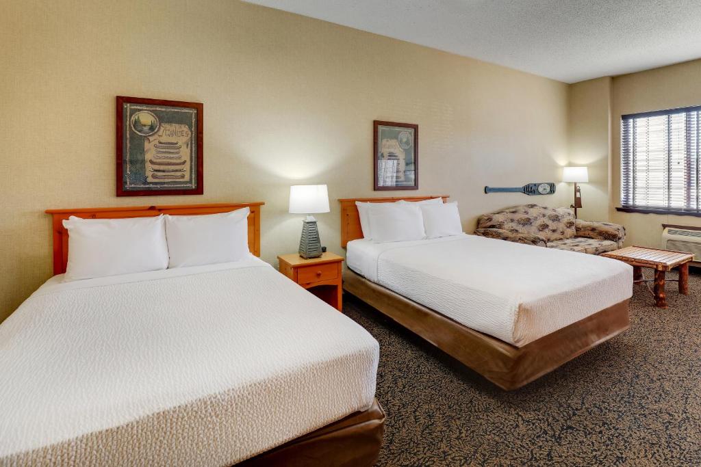 Postel nebo postele na pokoji v ubytování Stoney Creek Hotel Moline