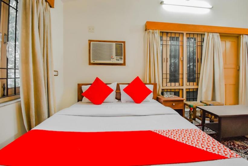 Postel nebo postele na pokoji v ubytování OYO Retro Residency