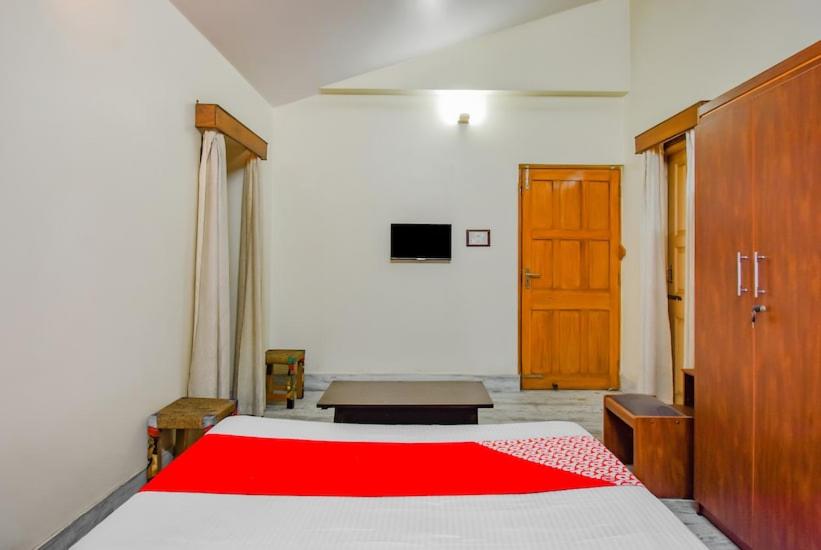 Postel nebo postele na pokoji v ubytování OYO Retro Residency