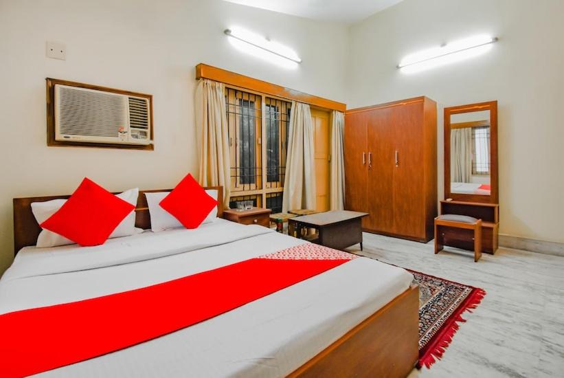 Postel nebo postele na pokoji v ubytování OYO Retro Residency